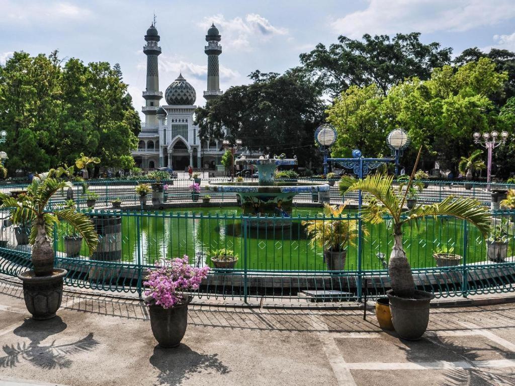 Regent'S Park Hotel Malang Extérieur photo