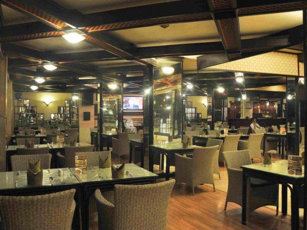 Regent'S Park Hotel Malang Extérieur photo