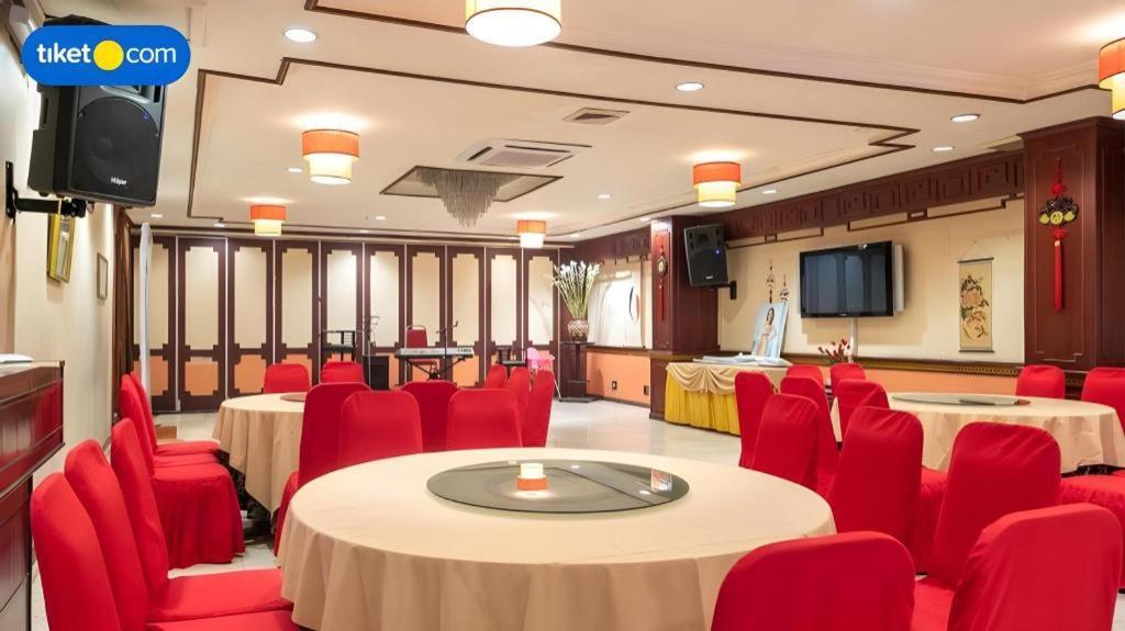 Regent'S Park Hotel Malang Extérieur photo