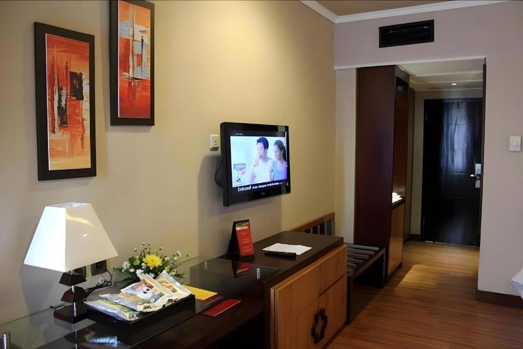 Regent'S Park Hotel Malang Extérieur photo