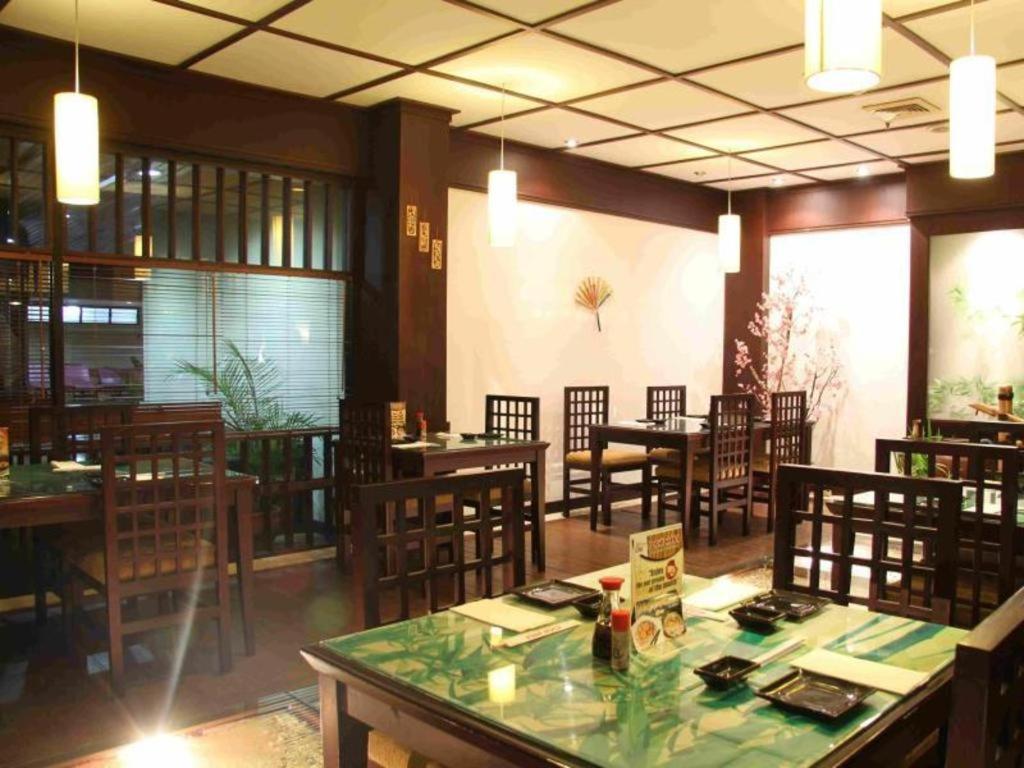 Regent'S Park Hotel Malang Extérieur photo