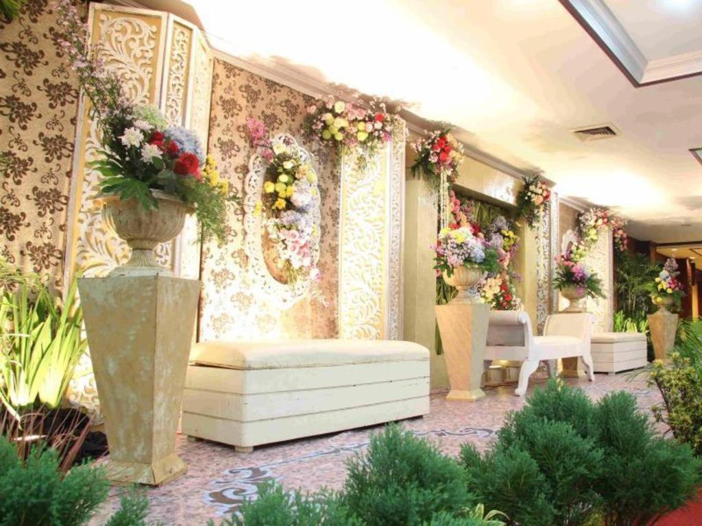 Regent'S Park Hotel Malang Extérieur photo