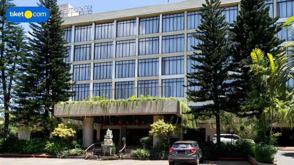 Regent'S Park Hotel Malang Extérieur photo