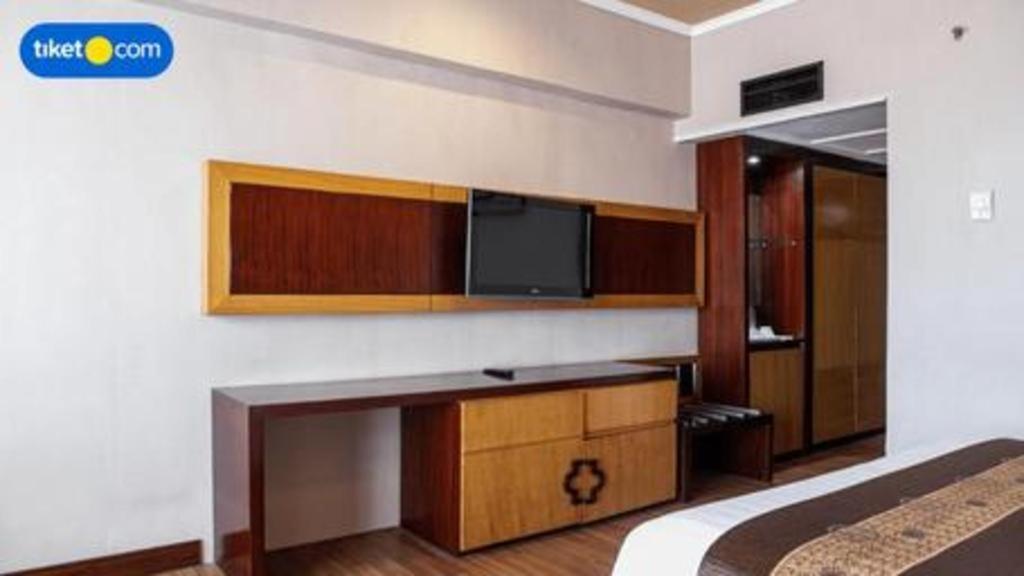 Regent'S Park Hotel Malang Extérieur photo