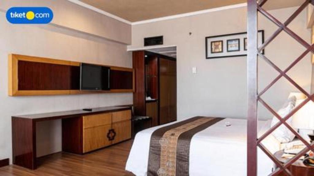 Regent'S Park Hotel Malang Extérieur photo