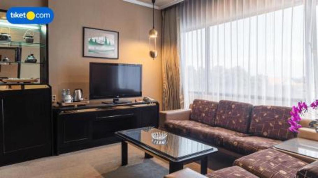 Regent'S Park Hotel Malang Extérieur photo