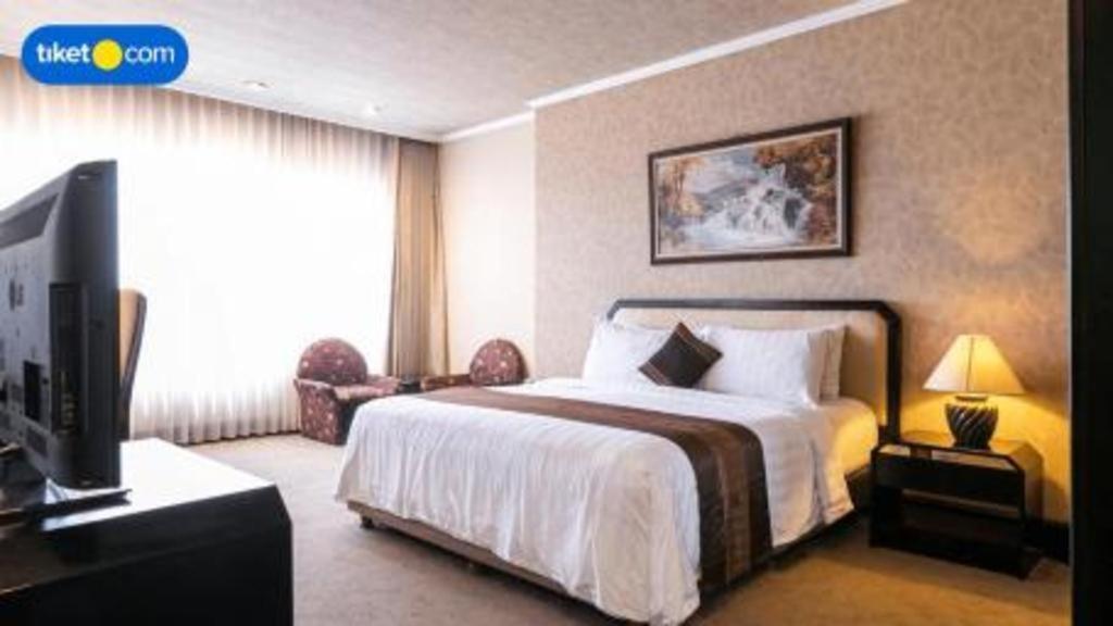 Regent'S Park Hotel Malang Extérieur photo