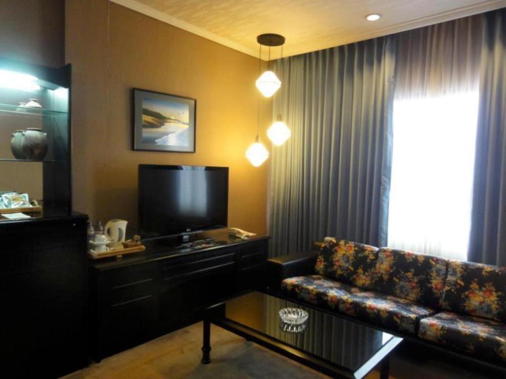 Regent'S Park Hotel Malang Extérieur photo