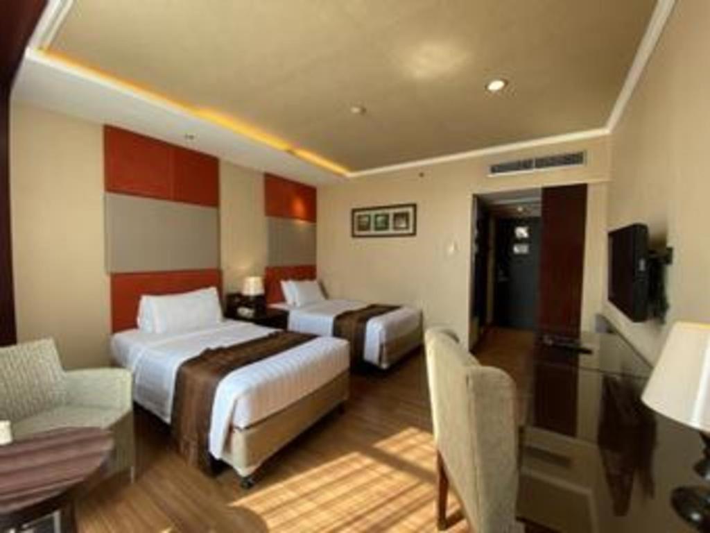 Regent'S Park Hotel Malang Extérieur photo