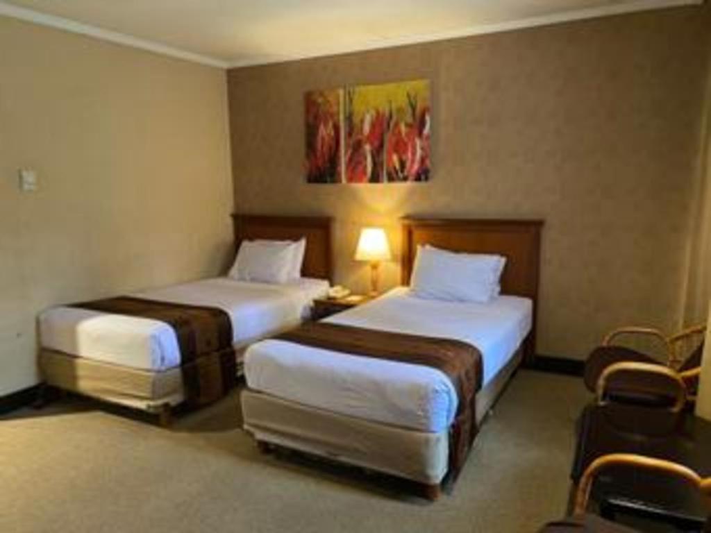 Regent'S Park Hotel Malang Extérieur photo