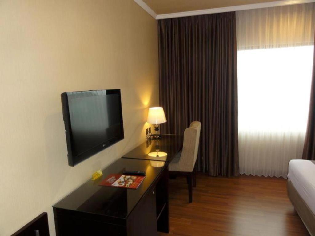 Regent'S Park Hotel Malang Extérieur photo