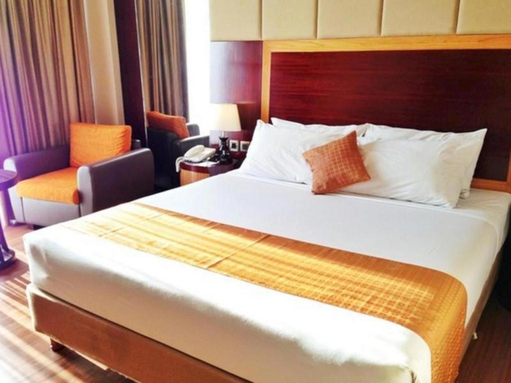 Regent'S Park Hotel Malang Extérieur photo